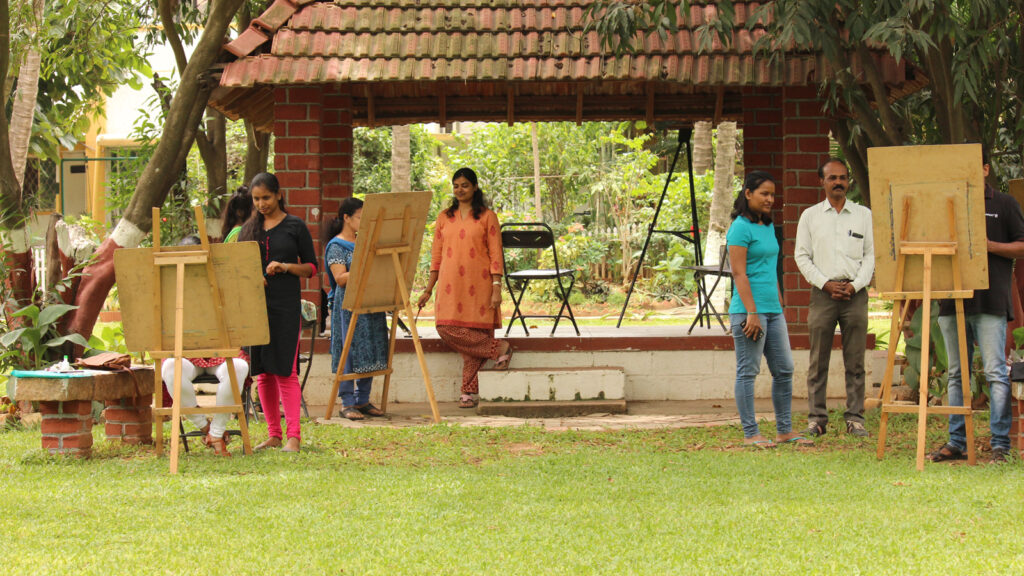 Adult fine arts painting class at Hue Arts Academy Bangalore